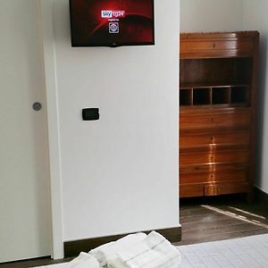 Camera grande con letto king size